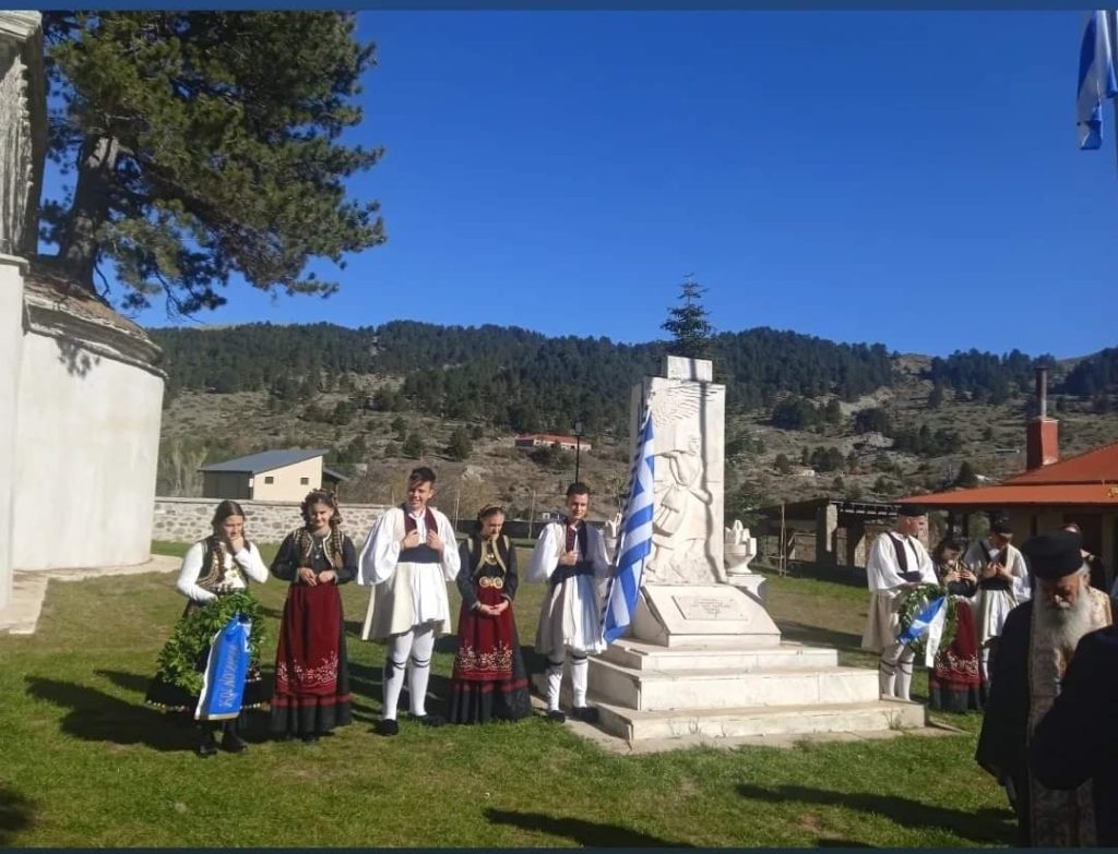 Με περηφάνια η παρέλαση νέων από όλη την Ελλάδα στην Σαμαρίνα για την 28η Οκτωβρίου (βίντεο).