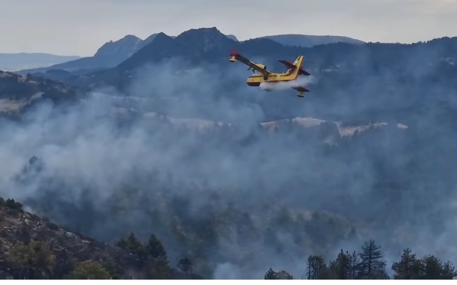 Mεγάλη φωτιά μεταξύ Πενταλόφου και Δοτσικού.