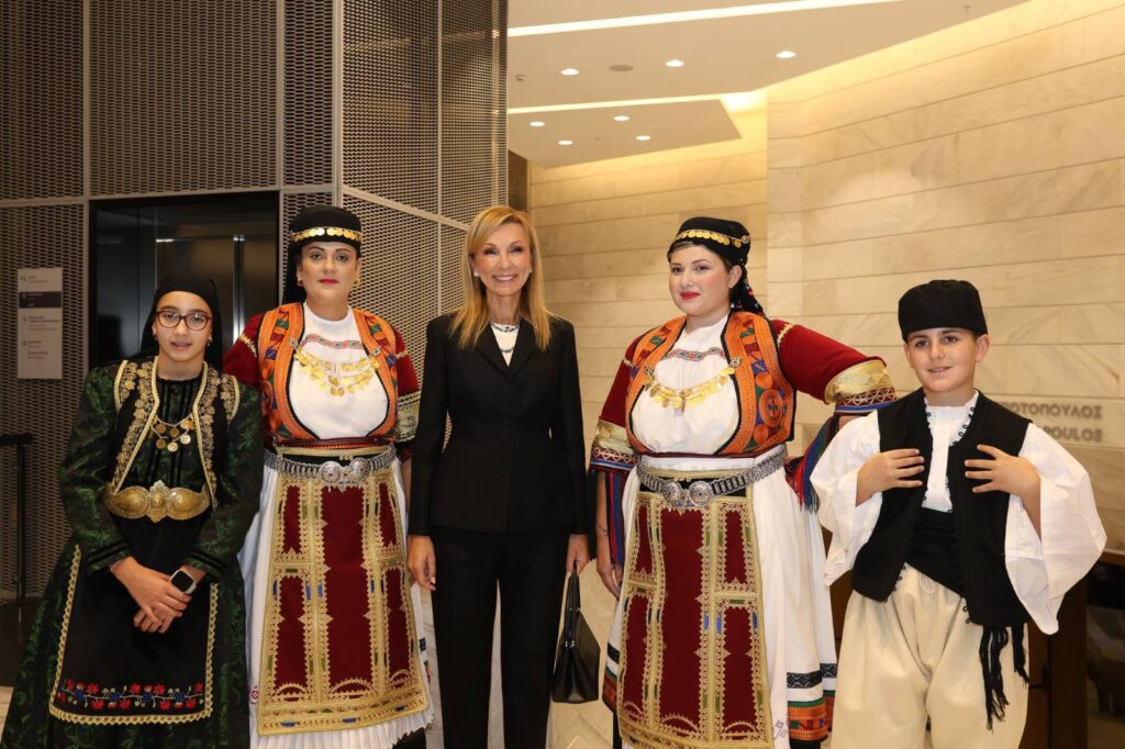 Κωστας Λυγουρας η Κοινοτητα Φαλανης προσκεκλημενη στην εκδηλωση Ελληνων Εφοπλιστων.