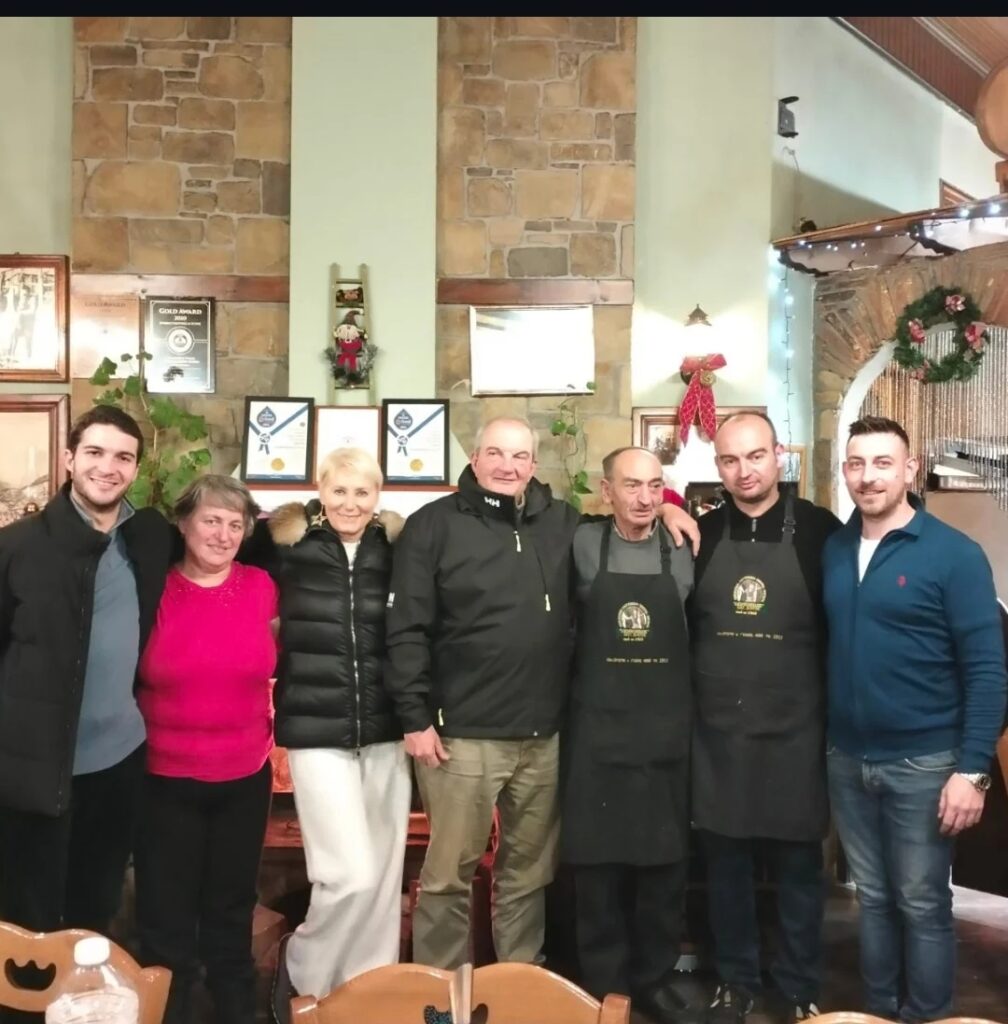 Στην ευρύτερη περιοχή της Βασιλίτσας πέρασε τις γιορτές η Οικογένεια Καραμανλη.