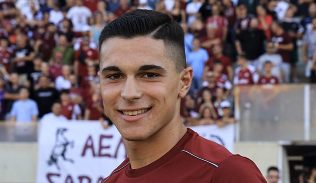 Αυτός είναι ο 18χρονος μέσος των «βυσσινί» που τσεκάρουν οι Big-4 και οι Ιταλοί.