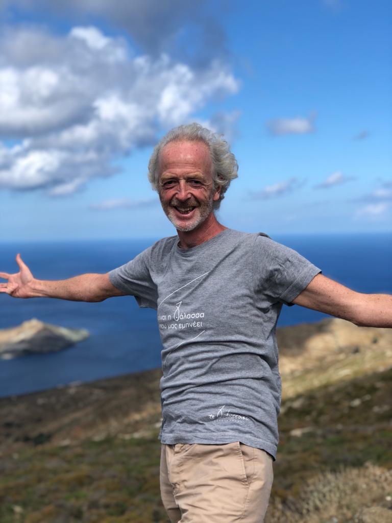 Χιούγκο Ντίξον: Ο δύσκολος νόστος στις ελληνικές ρίζες μου-Οι πρόγονοι του γνωστού δημοσιογράφου Χιούγκο Ντίξον ήταν από τη Σαμαρίνα