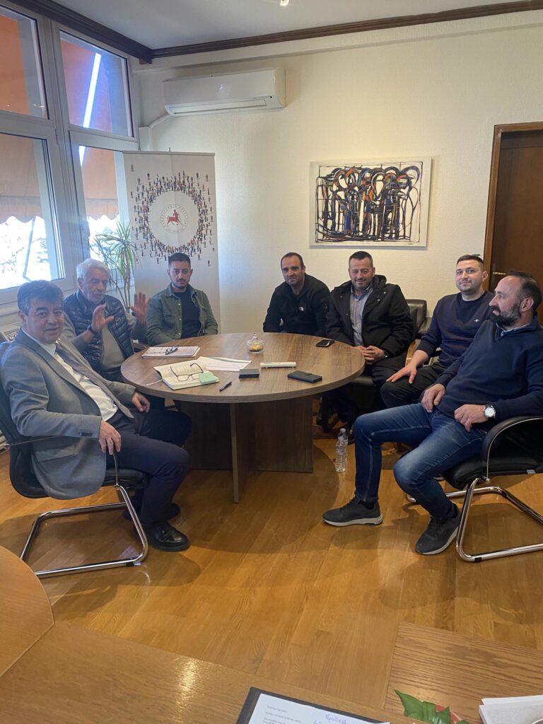 • Συνάντηση Μπιλλίνη – μετακινούμενων κτηνοτρόφων με φόντο την ευλογιά και τα μέτρα .