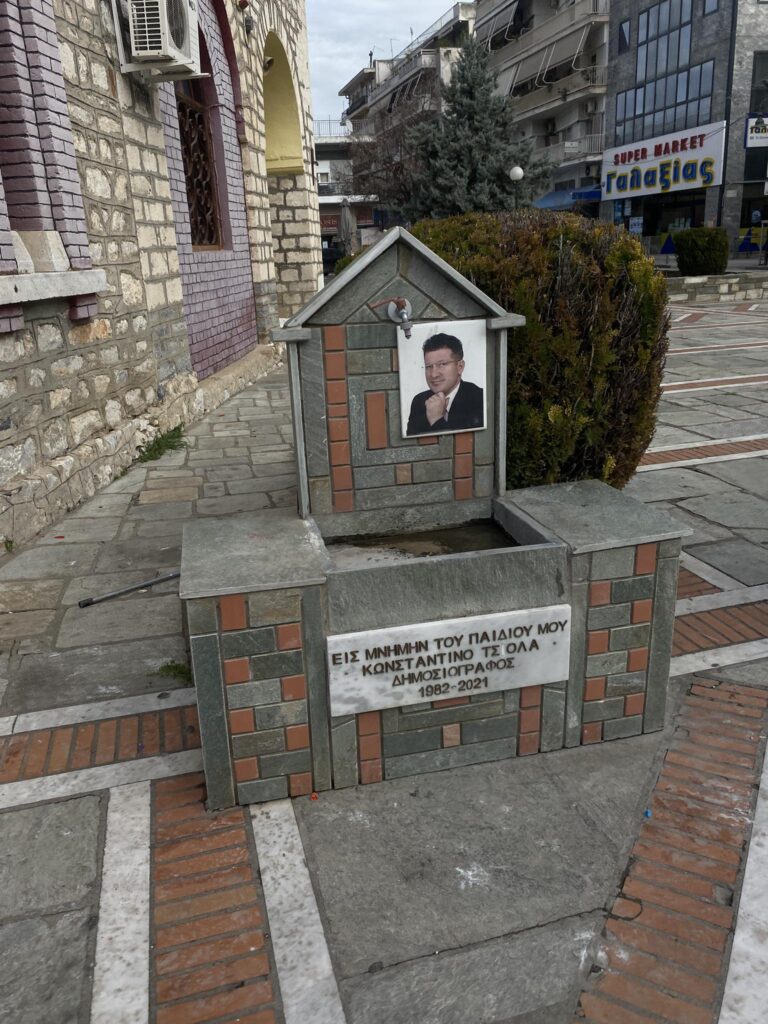 Σαν σήμερα στις 9 Μαρτίου 2021 έφυγε απο τη ζωή ο γνωστός σε όλους μας Κώστας Τσόλας ένας σπουδαίος δημοσιογράφος.