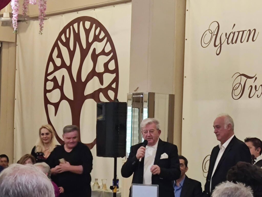 Γλέντησαν οι Γρεβενιώτες της Αθήνας στην πρώτη συνεστίαση χορό του νέου Συλλόγου Γρεβενιωτων Αττικής ΕΛΊΜΕΙΑ.