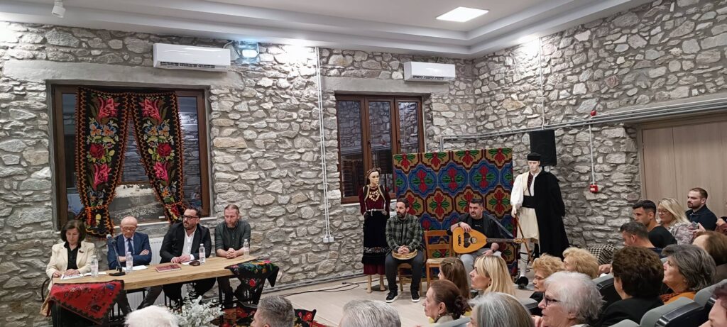 Παρουσίαση βιβλίου στην Ελασσόνα της Χάιδως Αγορογιάννη-Βουτσά με τίτλο “Τα υφαντά της Σαμαρίνας”από τον Σύλλογο Σαμαριναίων Ελασσόνας και περιχώρων ” Ο Σμόλικας”.